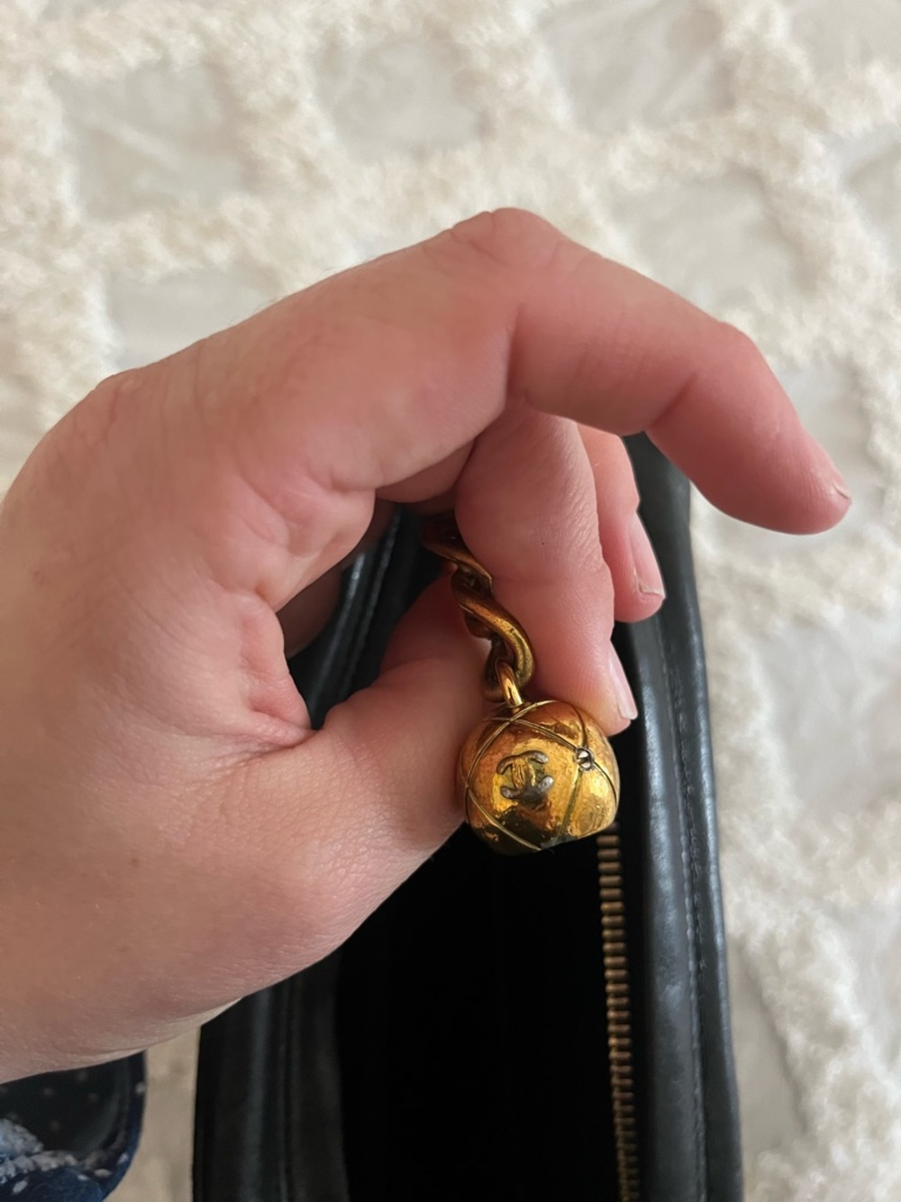 CHANEL Black Quilted Leather Shoulder Bag with Gold CC Emblem - Picture 8 of 15